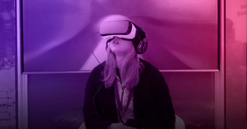 Virtual Reality (VR) may be the future technology that might rule the globe Vr Single Girl