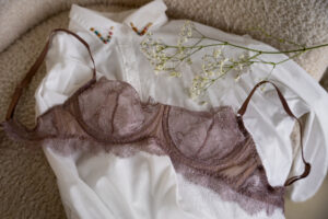 웨딩드레스 속옷, 완벽한 라인과 보정 효과를 위한 전문가 가이드 2 웨딩드레스_속옷